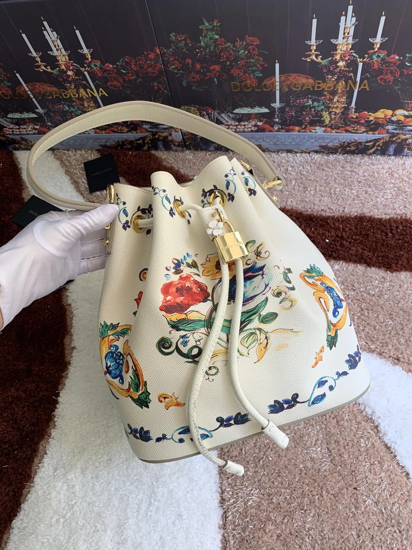 Dolce & Gabbana Beatrice Maiolica Print Bucket Bag Secondary image
