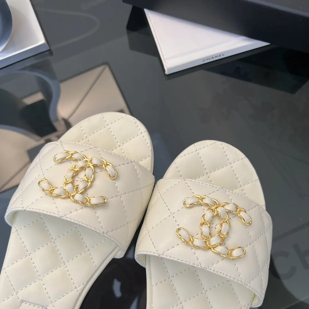 Chanel 23P Quilted Cc Chain Mule Sandal White