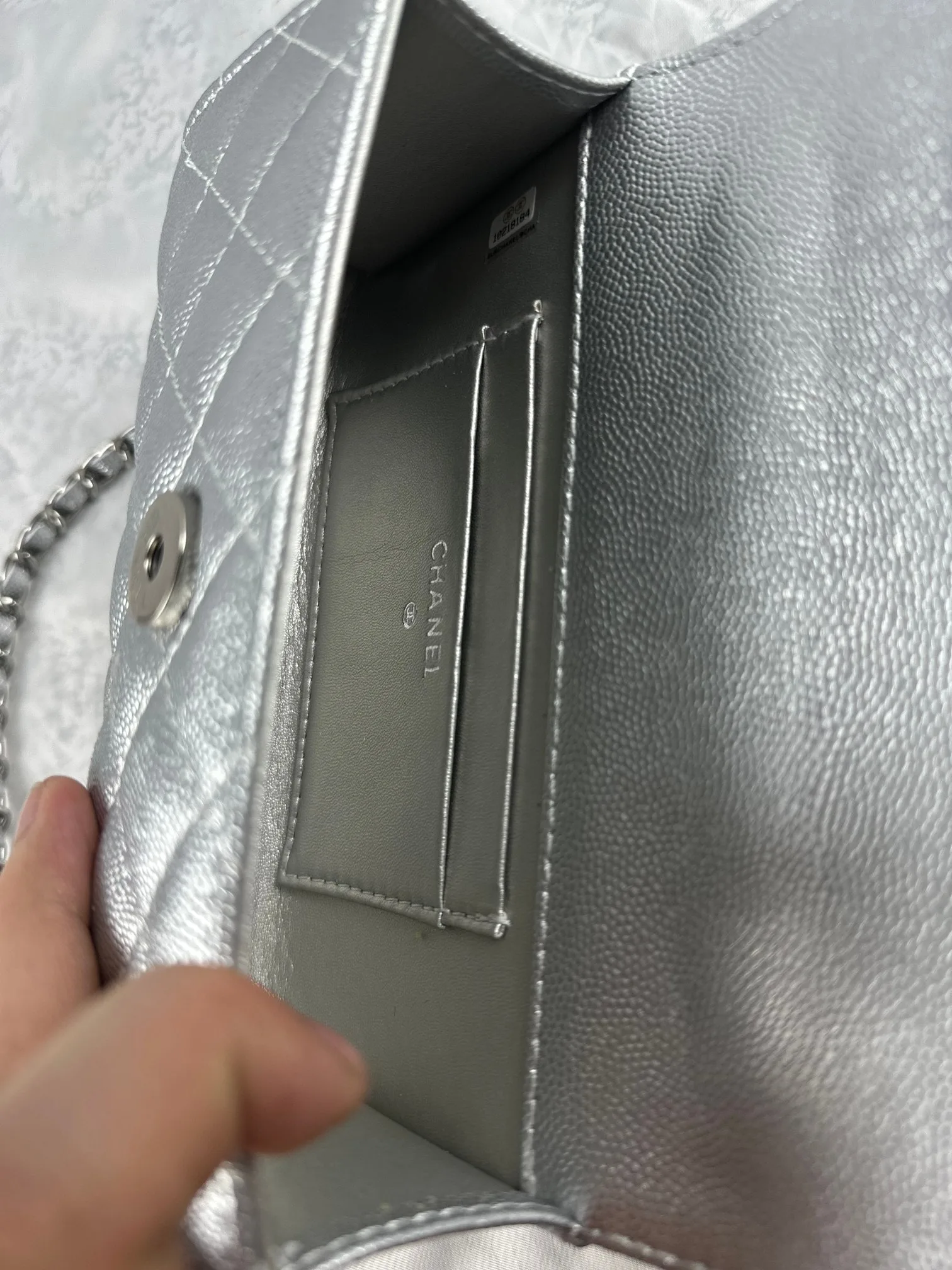 Chanel 25S Silver Calfskin Kelly Clutch With Chain 18Cm Secondary image