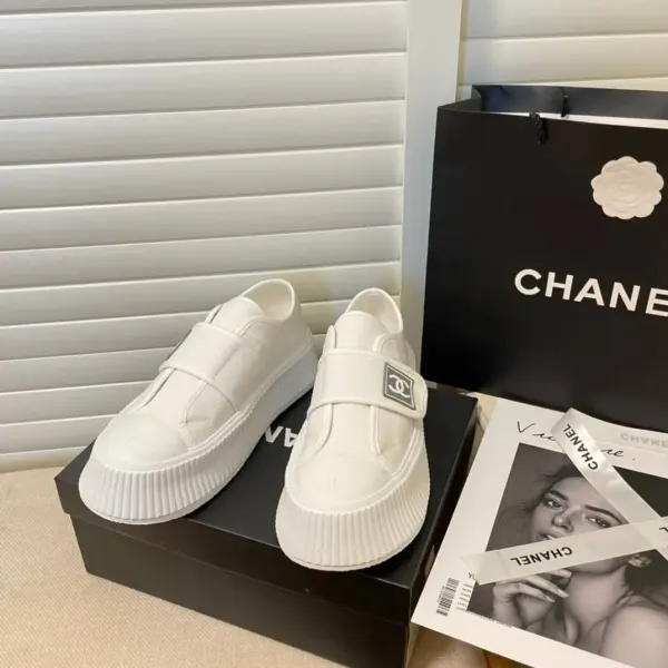 Chanel Logo Embroidered Shearling Cream Slides – 37 Eu 6 Us 24 Cm 9 4 In