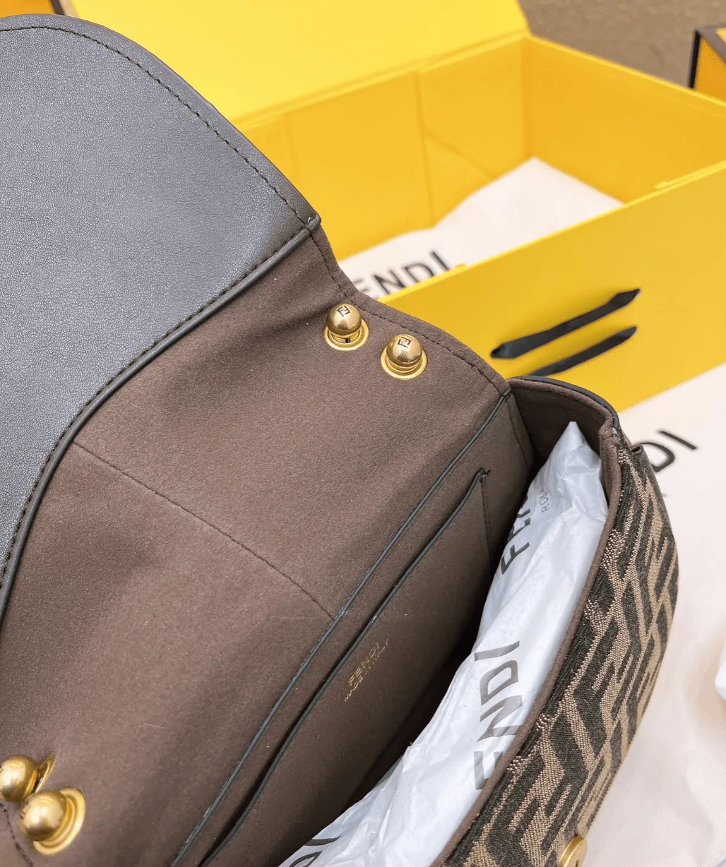 Fendi C’Mon Small Brown FF Jacquard Fabric Bag 20Cm 8Bs082Aq08F1Mje Secondary image