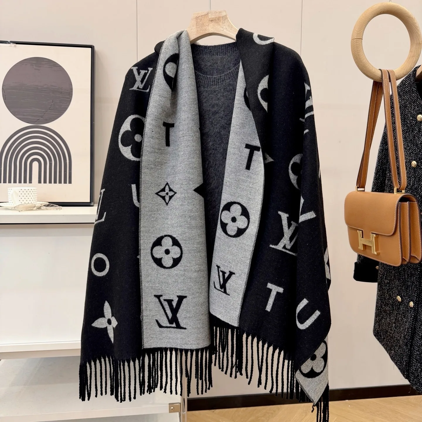 Louis Vuitton Reykjavik 2.0 Scarf Secondary image