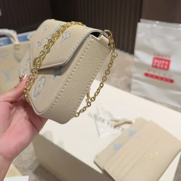Louis Vuitton Felicie Pochette Bag Candy Blue 21Cm M83025