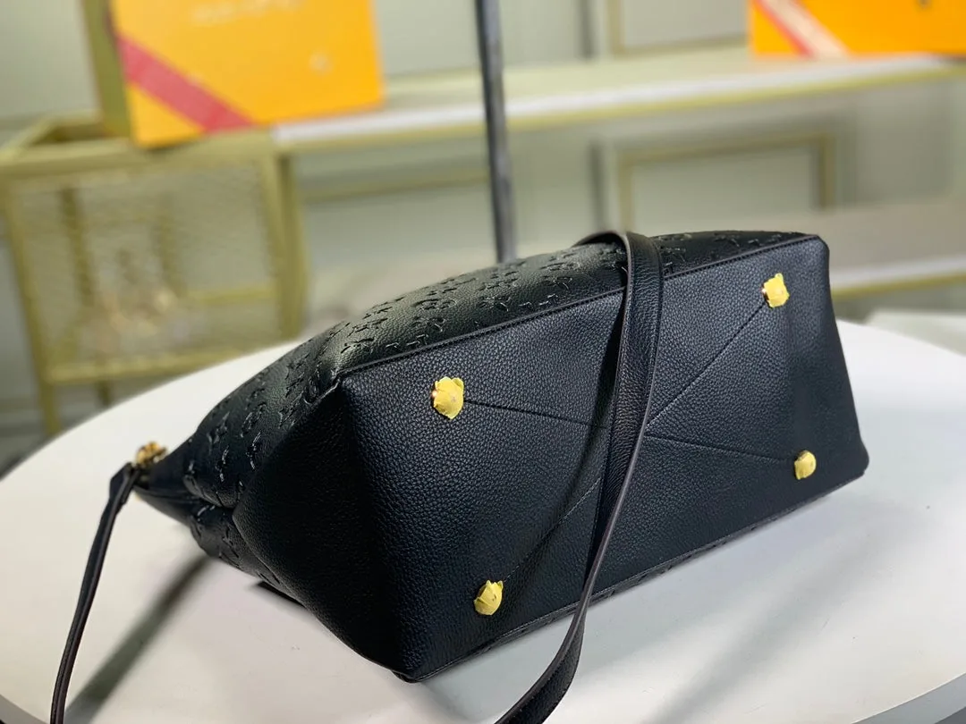 Louis Vuitton Maida Hobo Bag Black M45522 Secondary image