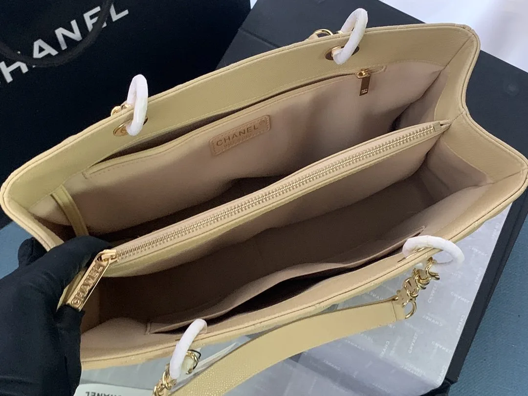 Chanel Bolsa Grand Tote Beige 33Cm Secondary image