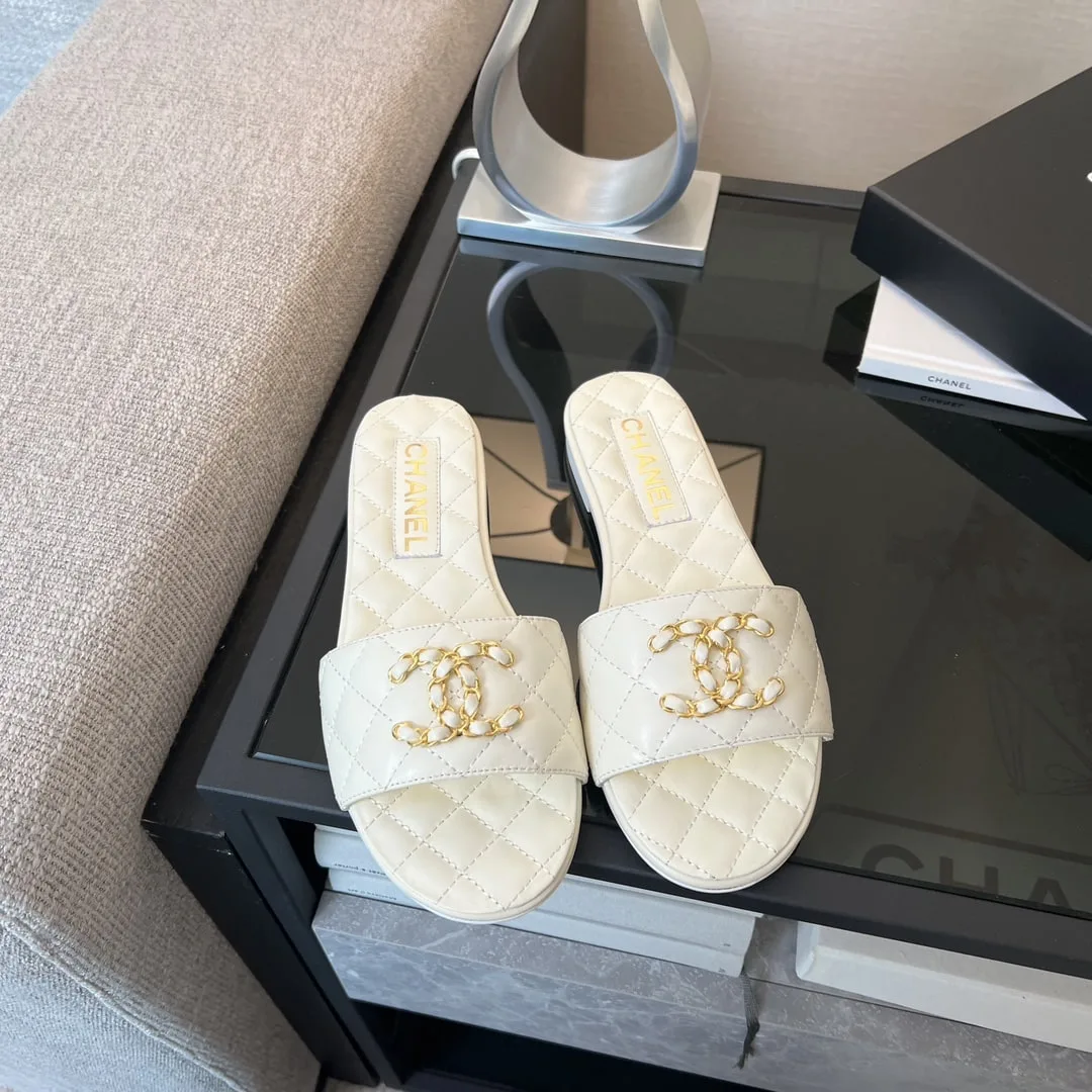 Chanel 23P Quilted Cc Chain Mule Sandal White