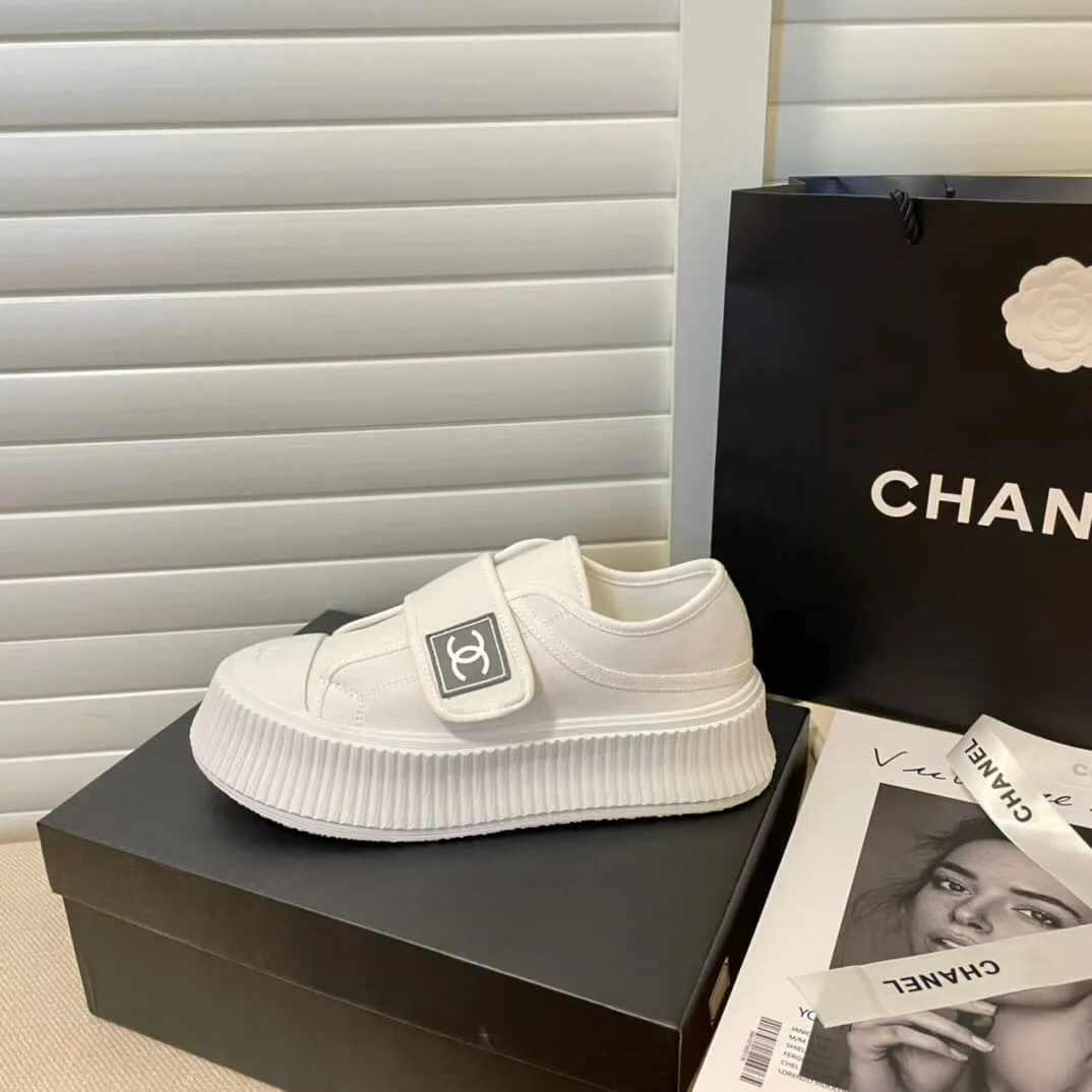 Chanel Logo Embroidered Shearling Cream Slides – 37 Eu 6 Us 24 Cm 9 4 In