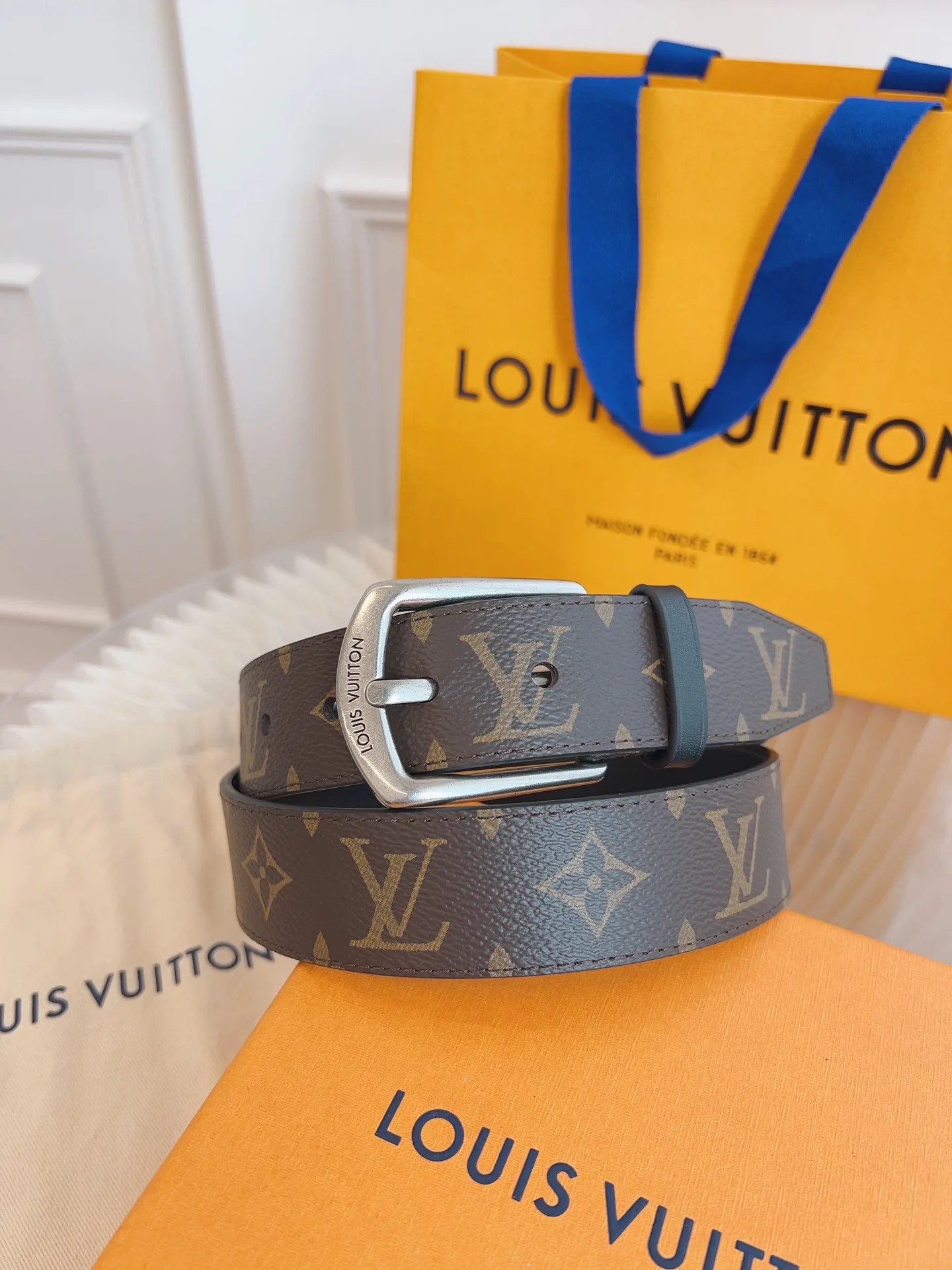 Louis Vuitton Double-Sided Belt Corner Pin 35mm Secondary image