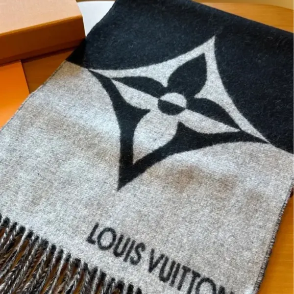 Louis Vuitton Graphic Dual Scarf