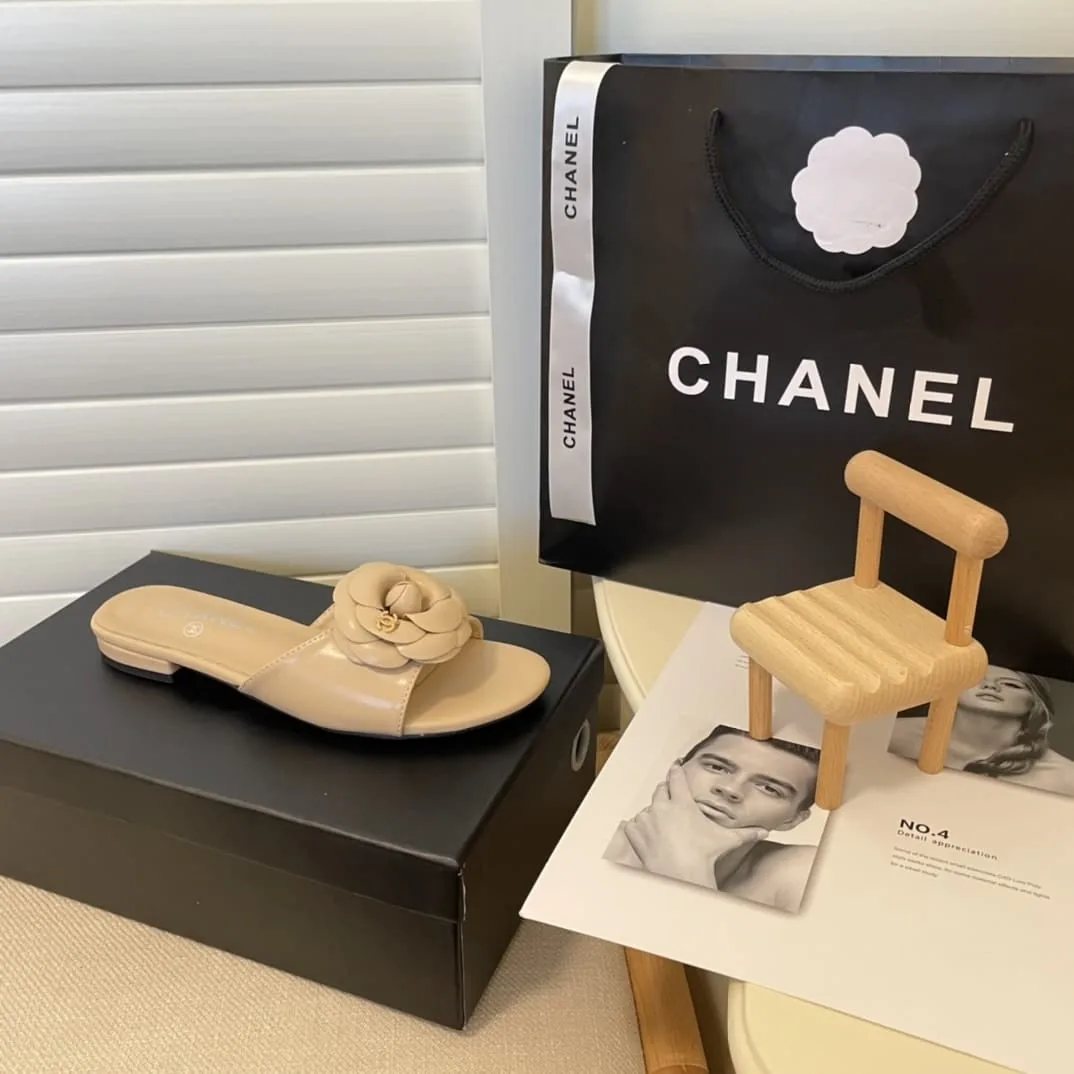 Chanel Camellia Slides Beige Secondary image