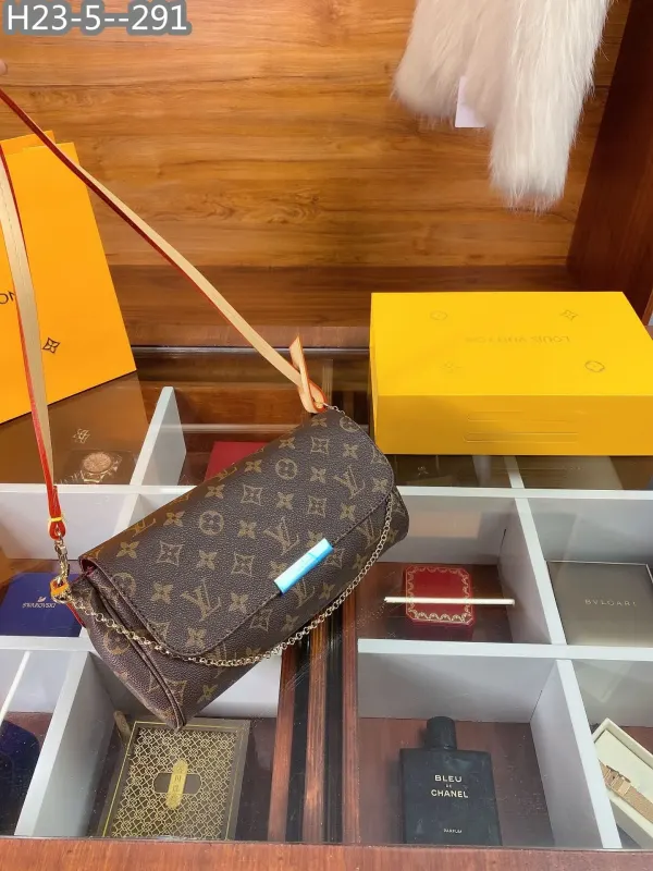 Louis Vuitton Favorite Mm Chain Shoulder Bag 24Cm