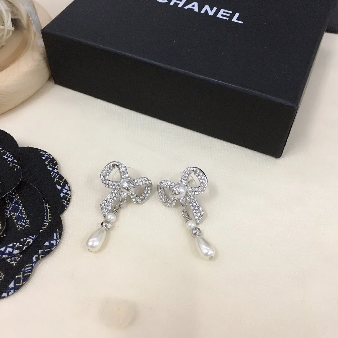 Chanel Bow Silver Pearl Earrings Secondary image