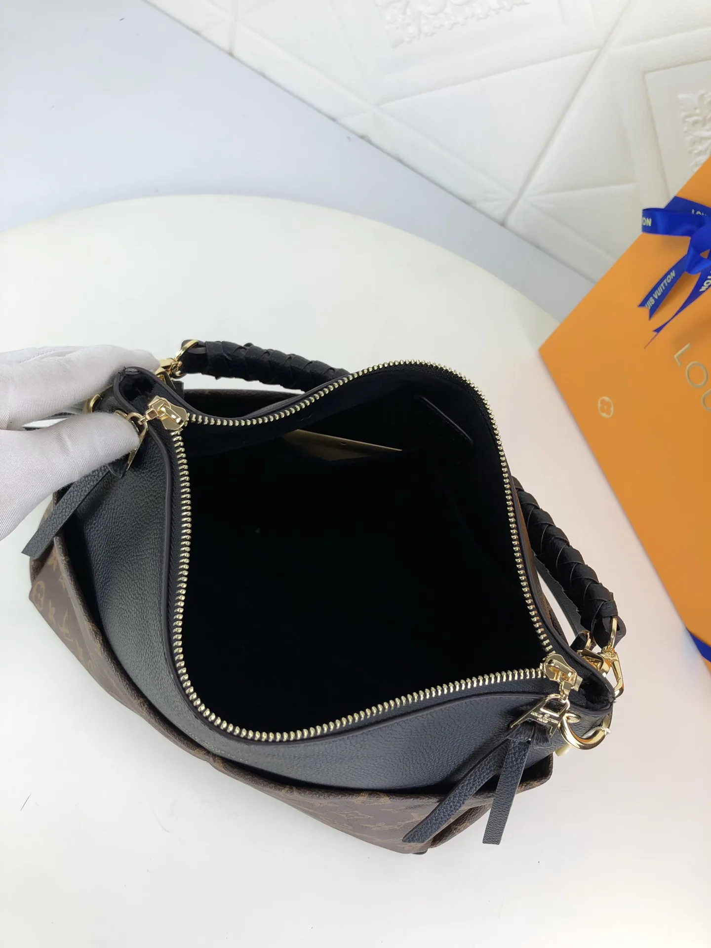 Louis Vuitton Maida Hobo Handbag Black Monogram 33Cm Secondary image
