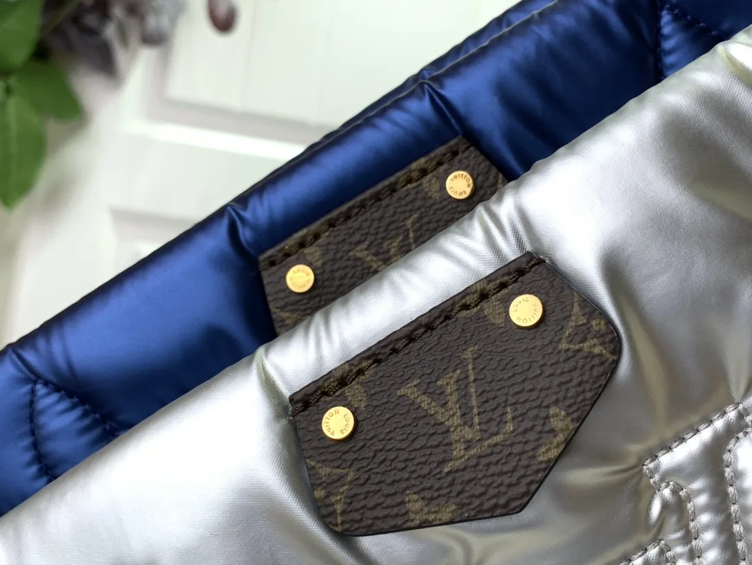 Louis Vuitton Maxi Multi Pochette Accessoires Silver M21057