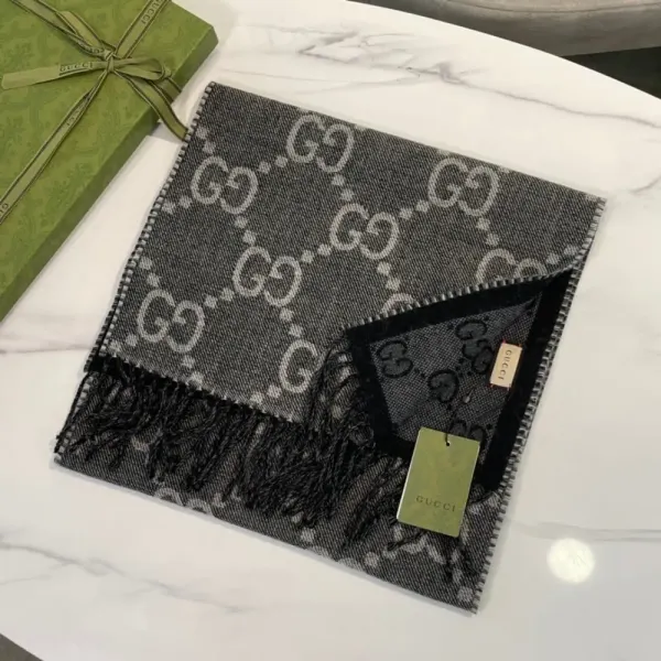 Gucci GG Pattern Jacquard Scarf In Black