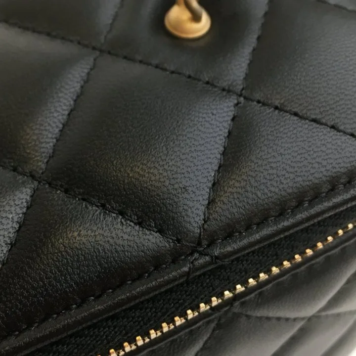 Chanel Pearl Crush Vanity Case With Chain In Black 17Cm Secondary image