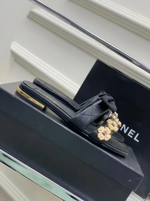 Chanel Mules Lambskin Black G40132
