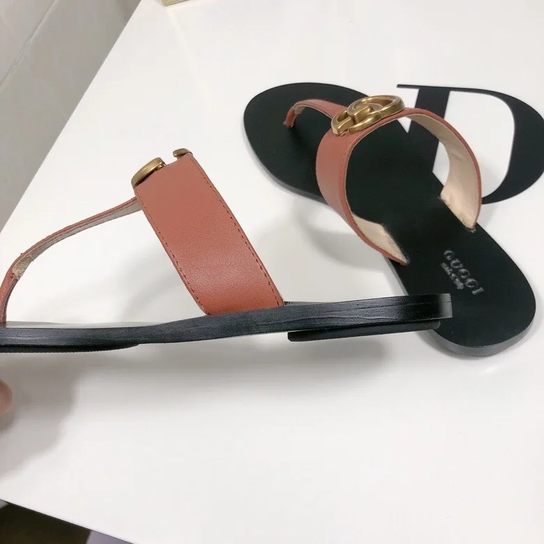 Gucci Double G Thong Leather Brown Secondary image