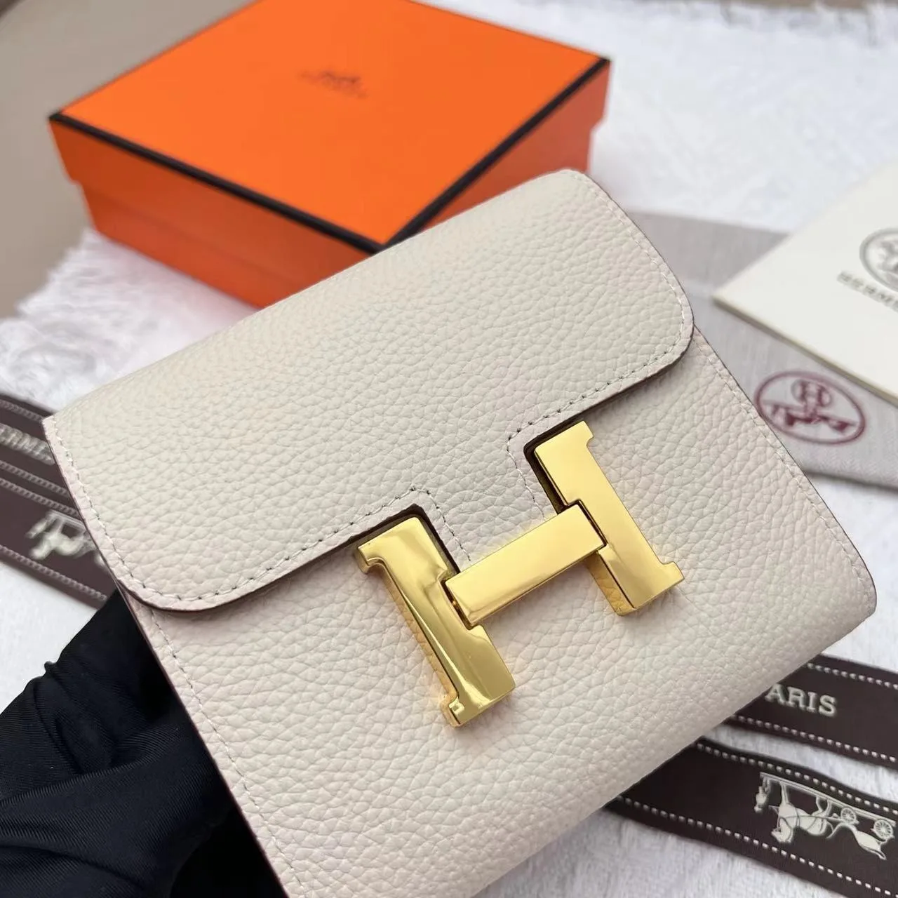 H Constance Compact Cream Leather Wallet