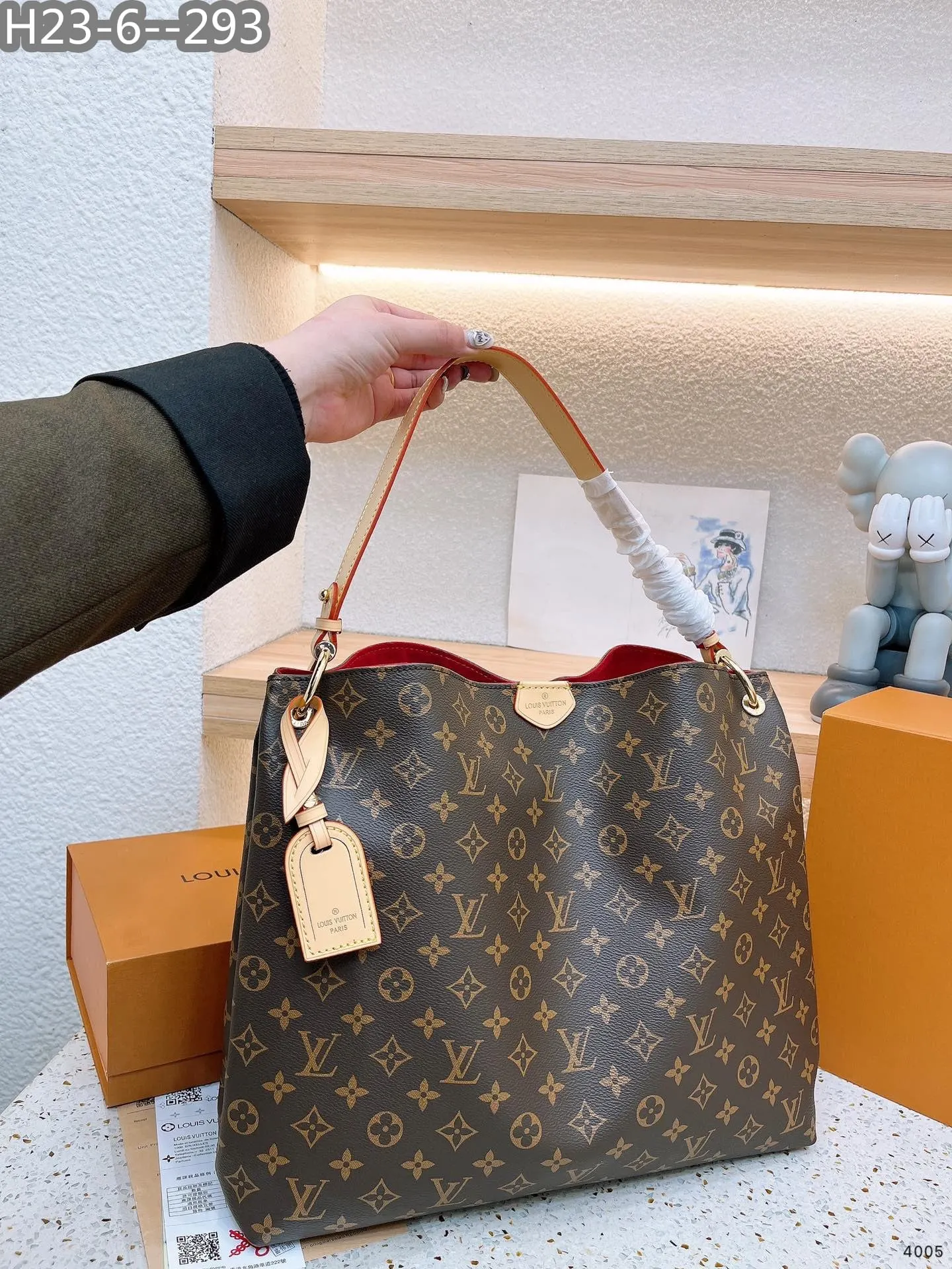 Louis Vuitton Graceful Bag Monogram Canvas Cream 35Cm Secondary image