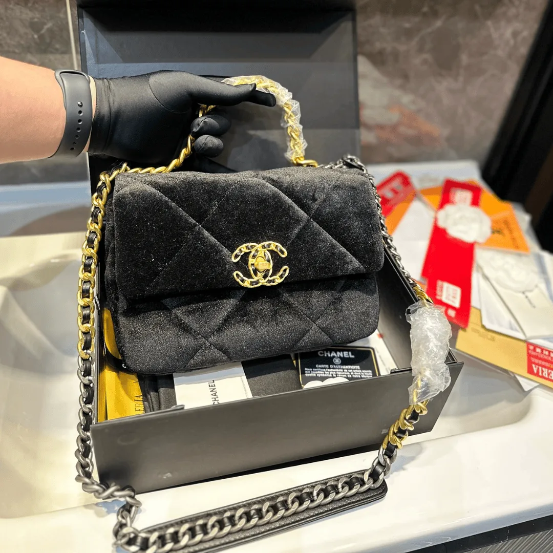 Chanel 19 Velvet Flap Bag Black 26Cm Secondary image