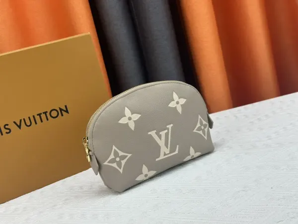 Louis Vuitton Cosmetic Pouch Pm Creme 17Cm M45951