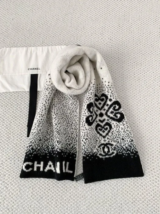 Chanel Knit Scarf Black and White