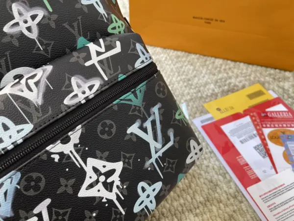 Louis Vuitton Discovery Backpack Graffiti Green 36Cm M21395