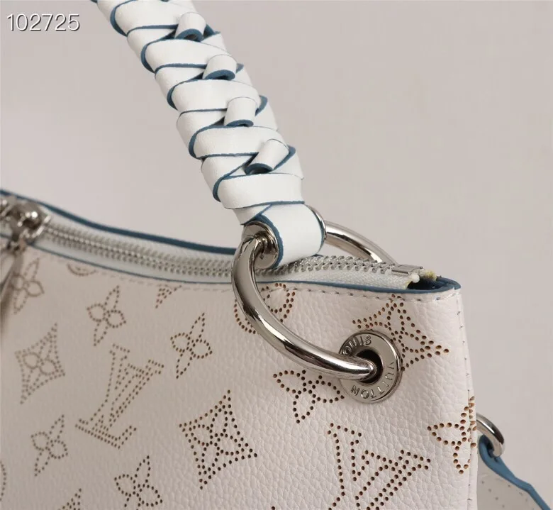 Louis Vuitton Beaubourg Hobo Mm White M58482 Secondary image