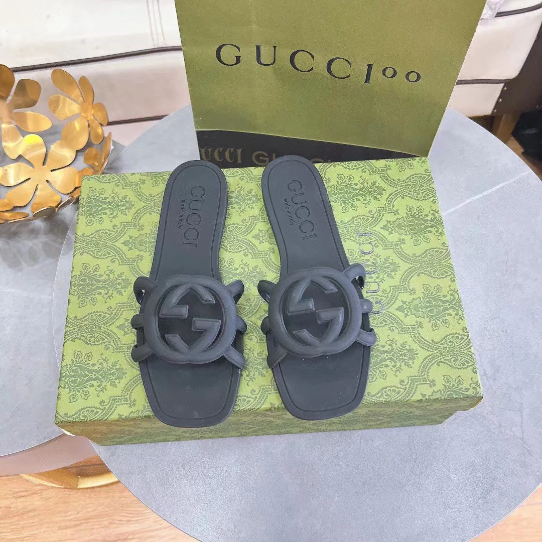 Gucci Women’s Interlocking G Slide Sandal Black 780307 J8700 1000 Secondary image