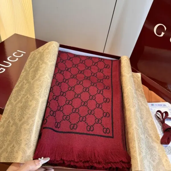 Gucci GG Cashmere Jacquard Scarf In Red
