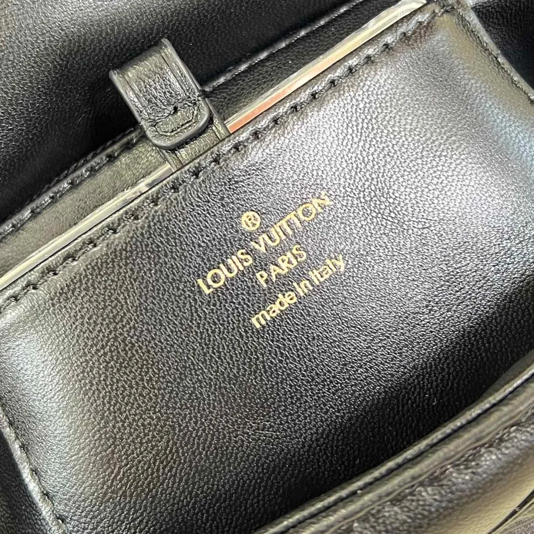 Louis Vuitton Go 14 Mm Bag Black 23Cm M22891 Secondary image