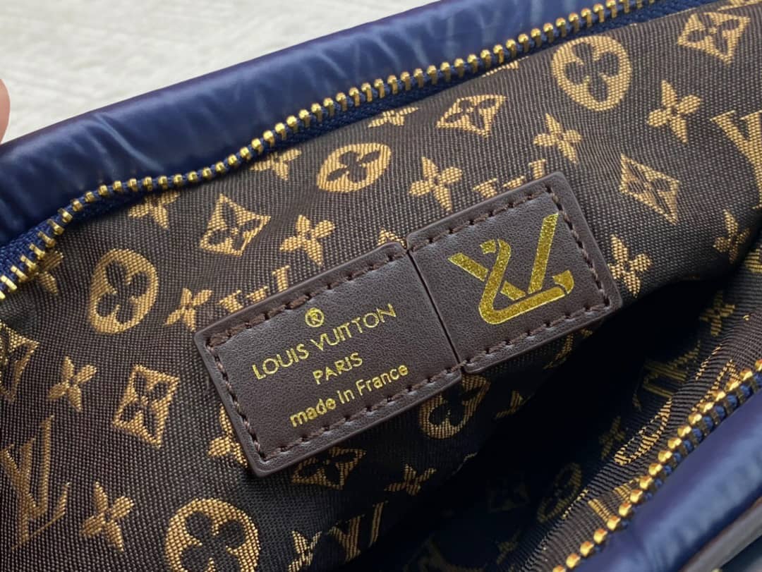 Louis Vuitton Maxi Multi Pochette Accessoires Silver M21057