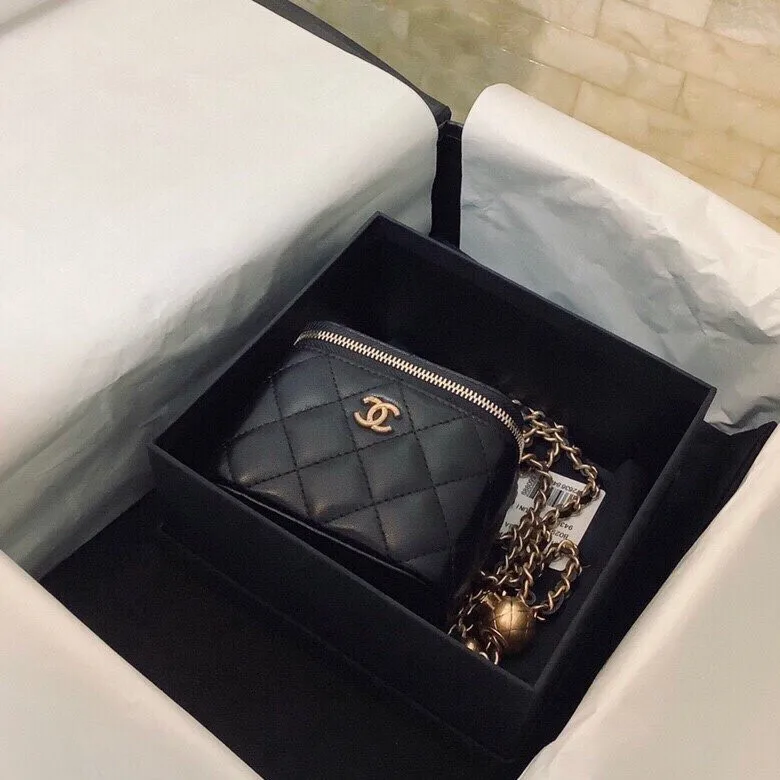 Chanel Mini Vanity With Chain Black Secondary image