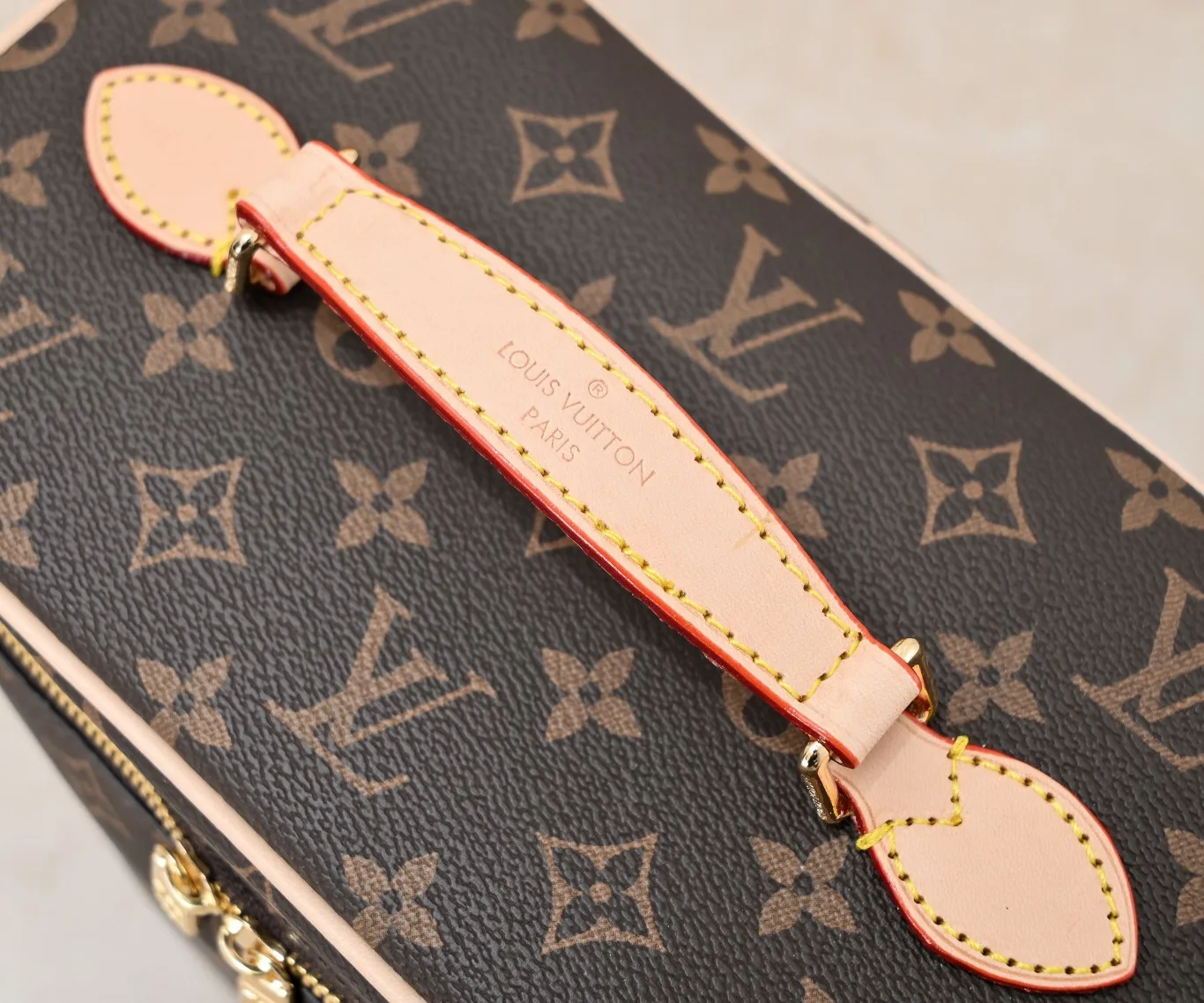 Louis Vuitton Nice Mini Toiletry Pouch 24Cm M44495 Secondary image