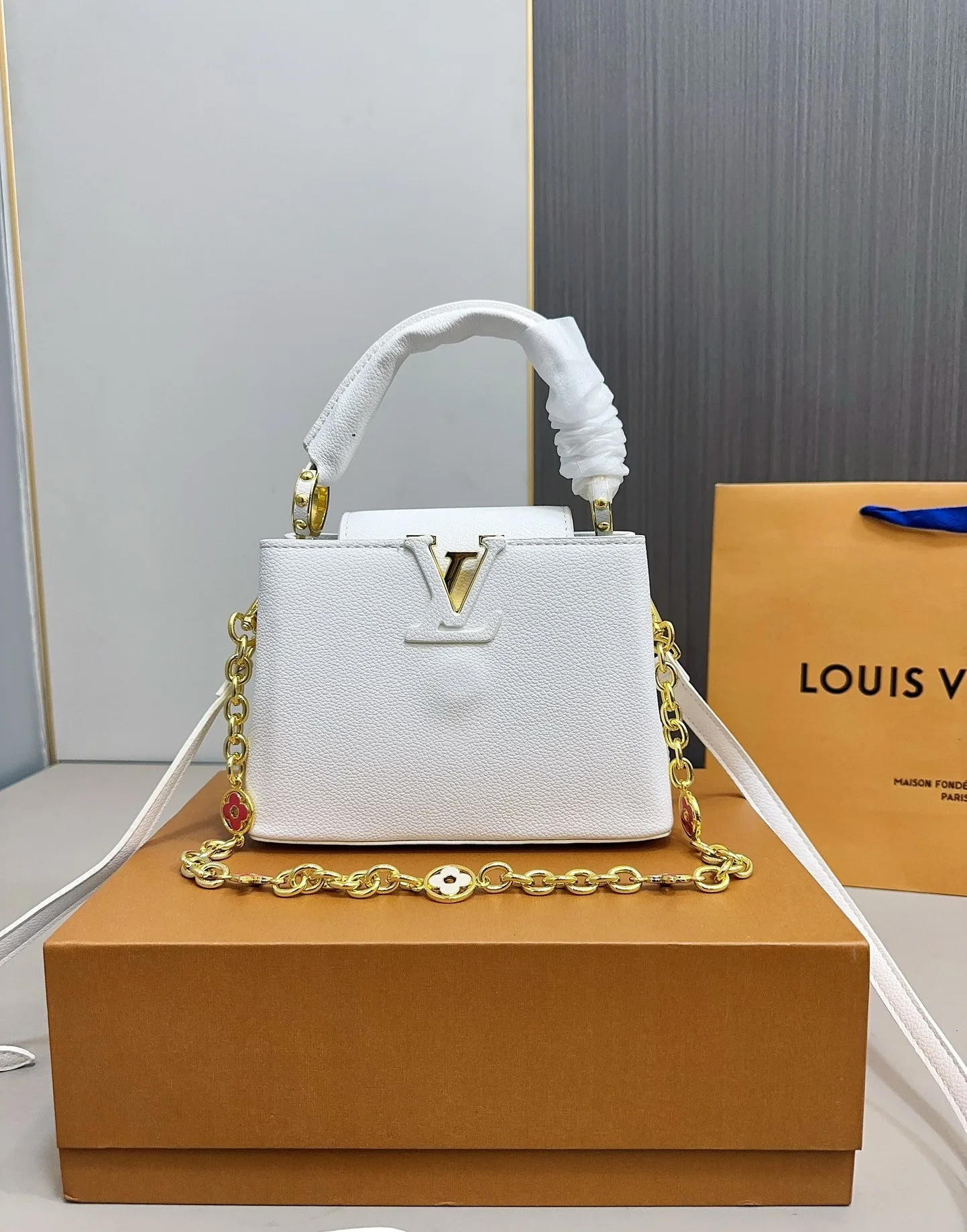 Louis Vuitton Capucines Mini White 21Cm M23718