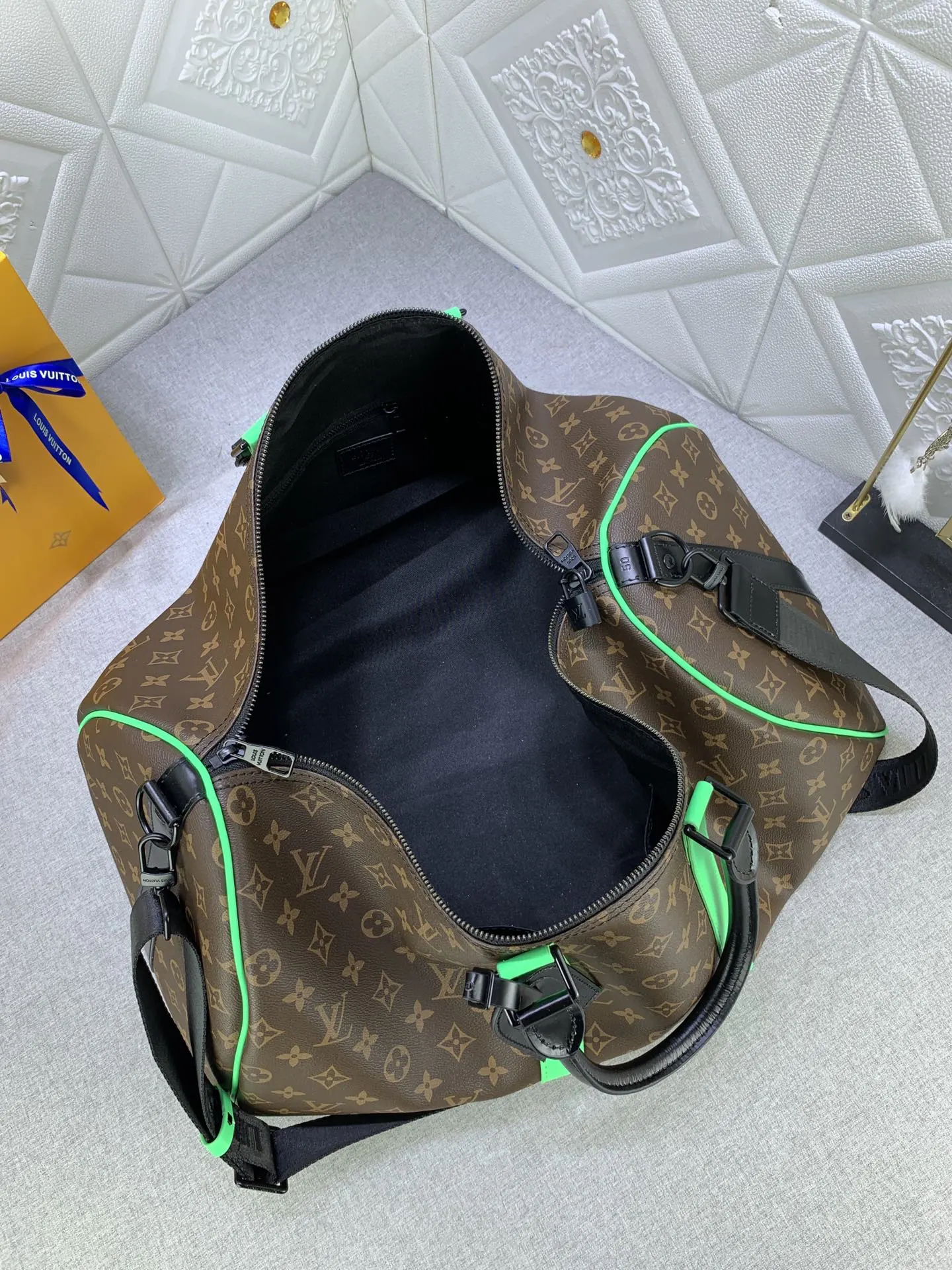 Louis Vuitton Keepall Bandouliere 50 Brown And Mint Line Macassar Canvas M46259 Secondary image