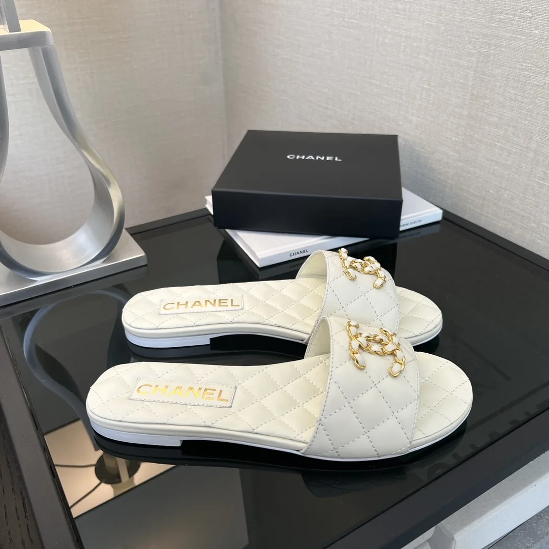 Chanel 23P Quilted Cc Chain Mule Sandal White