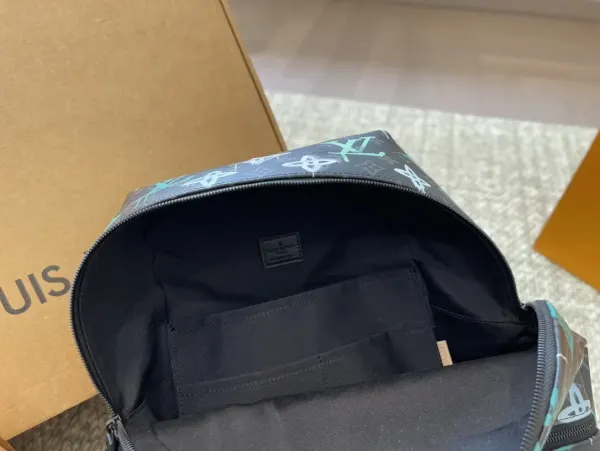 Louis Vuitton Discovery Backpack Graffiti Green 36Cm M21395