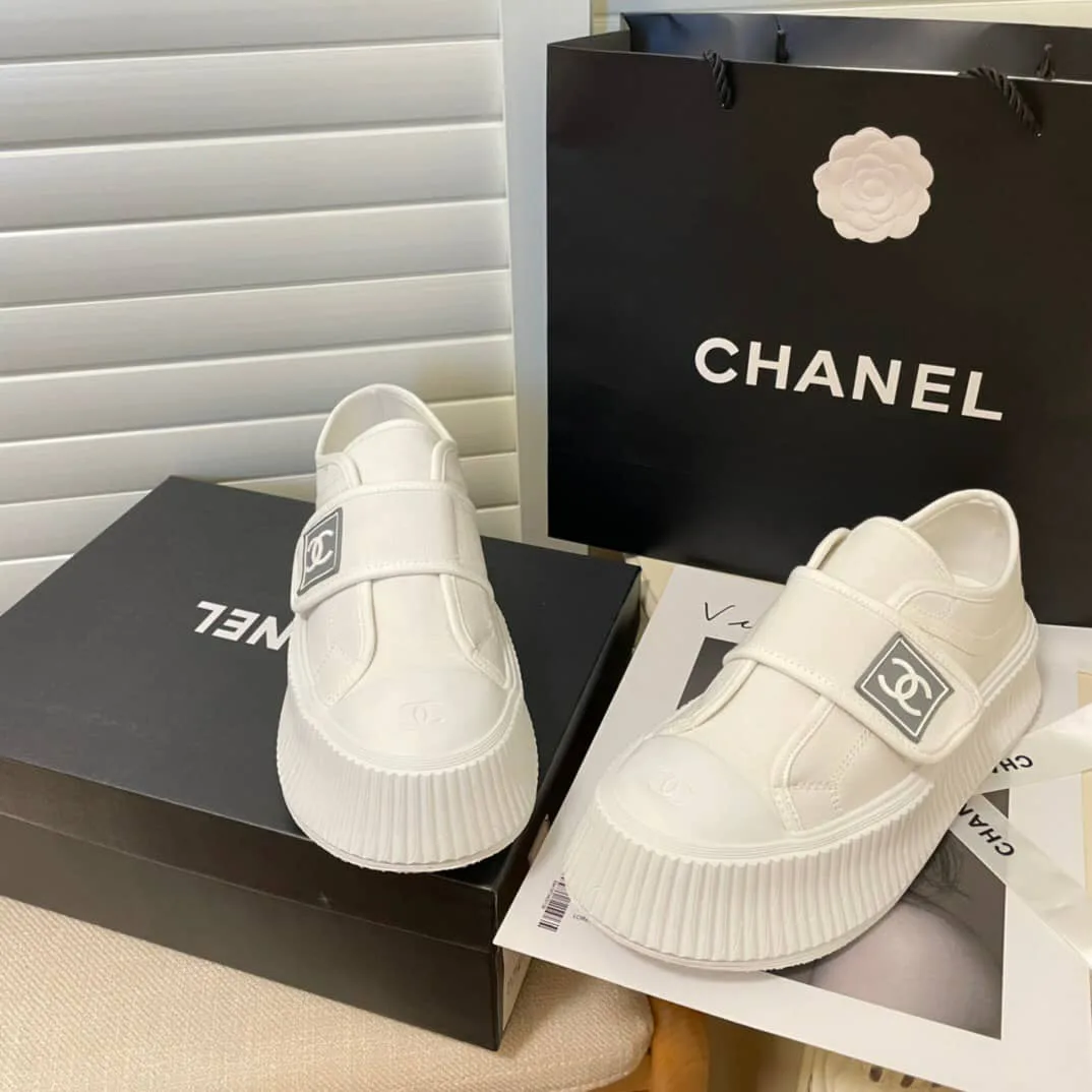 Chanel Logo Embroidered Shearling Cream Slides – 37 Eu 6 Us 24 Cm 9 4 In
