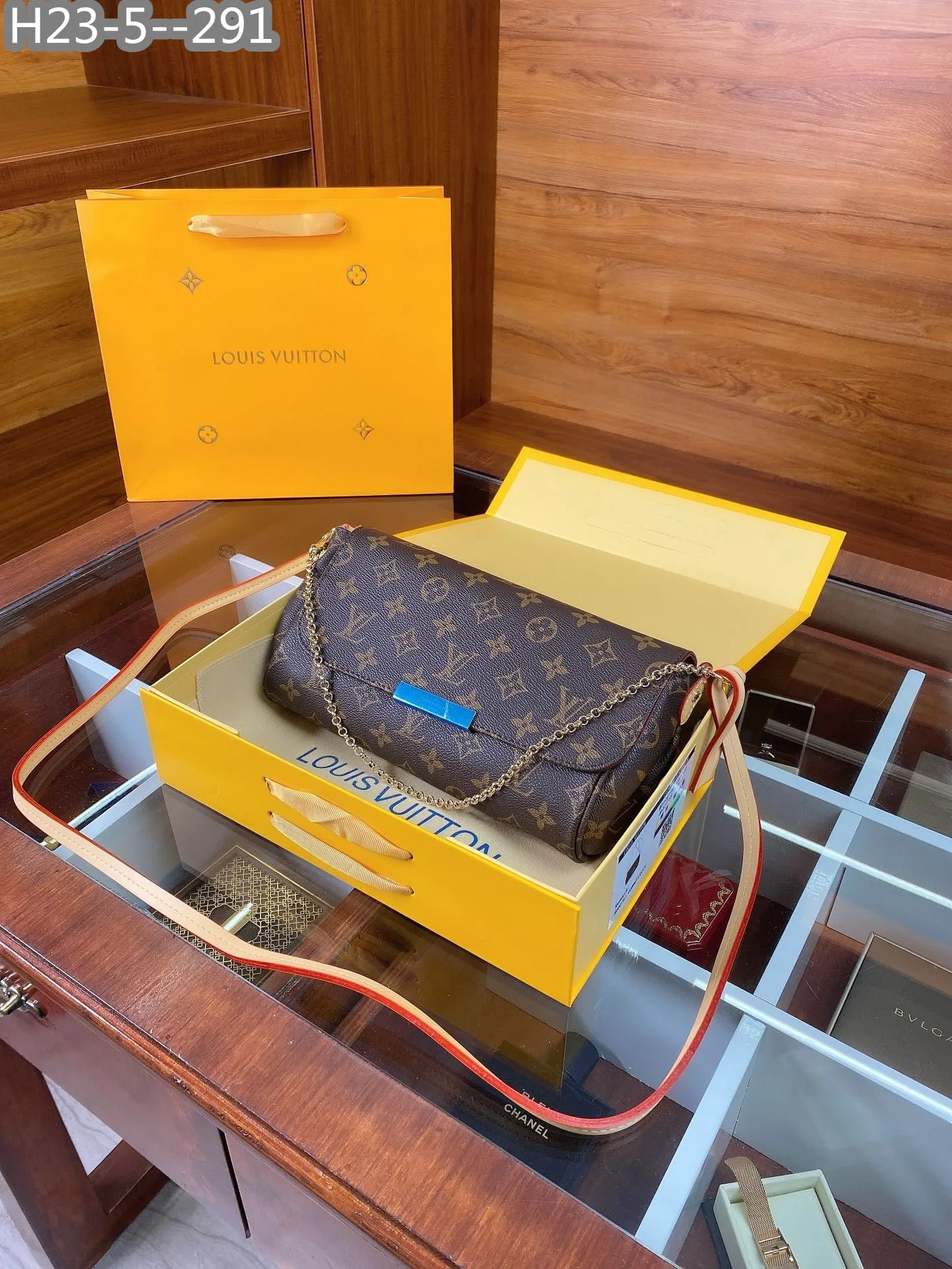 Louis Vuitton Favorite Mm Chain Shoulder Bag 24Cm