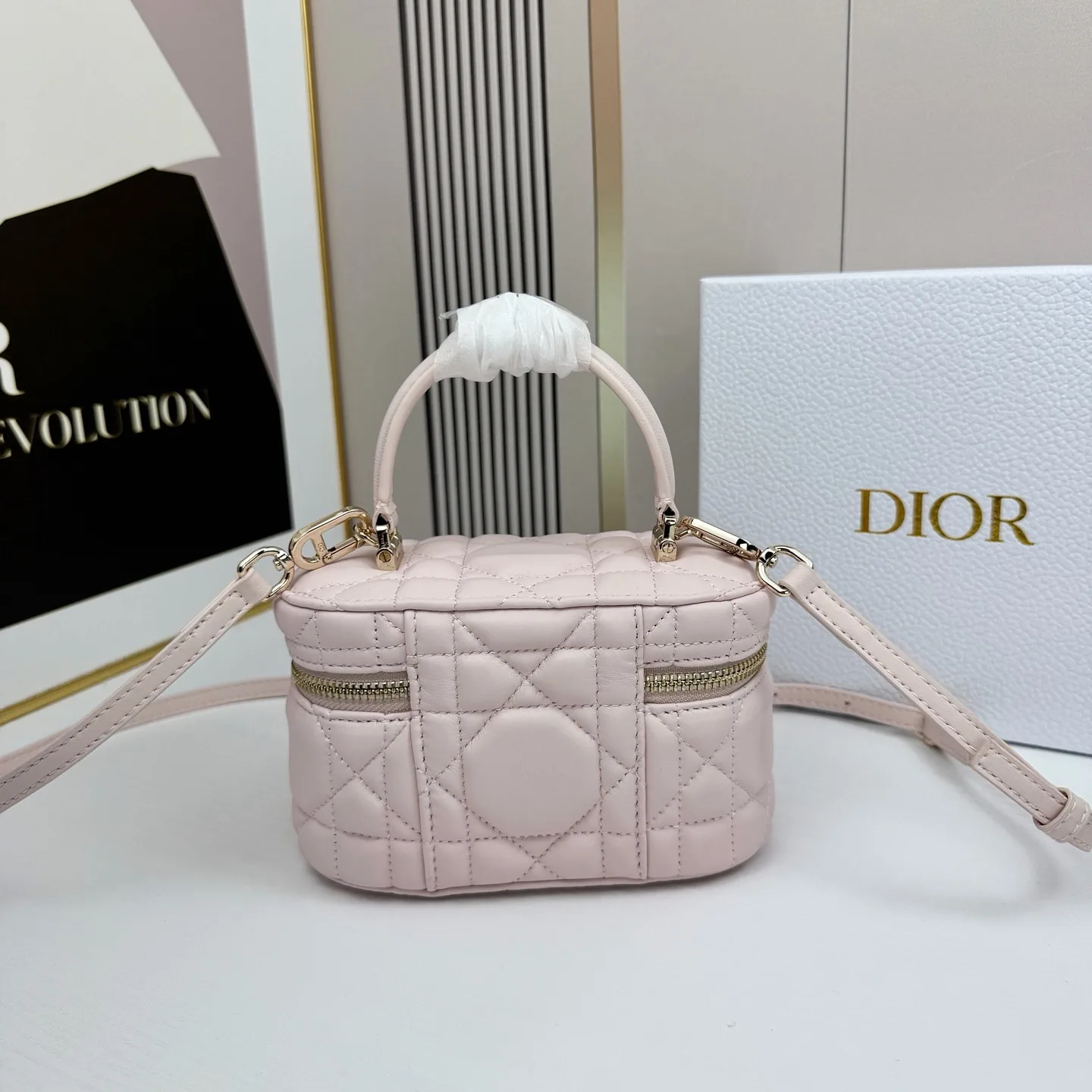 Dior Mini Vanity Soupir Pink Cannage Lambskin Secondary image