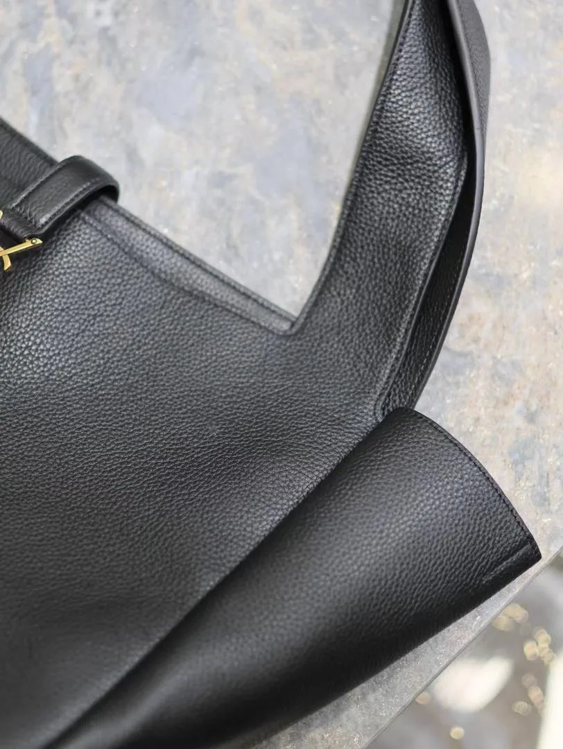 Saint Laurent Le 5 A 7 Bea In Grained Leather Black 50Cm 763435Aactp1000 Secondary image