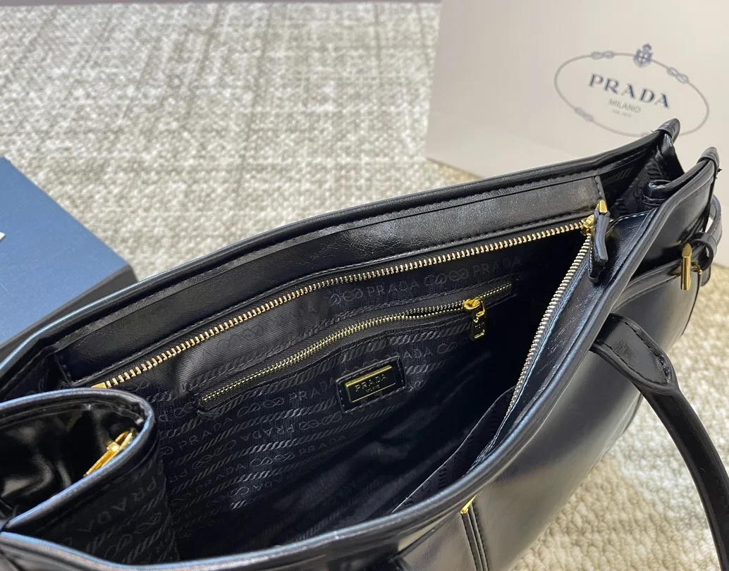 Prada Bonnie Extra-large Leather Black Handbag 42Cm Secondary image