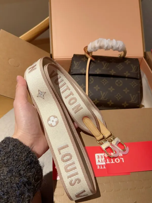 Louis Vuitton Cluny Mini Monogram Brown 25Cm M46055