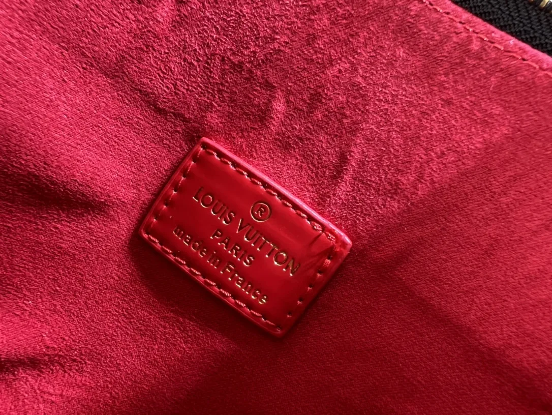 Louis Vuitton Coussin Pm Bag Black Red 26Cm Secondary image