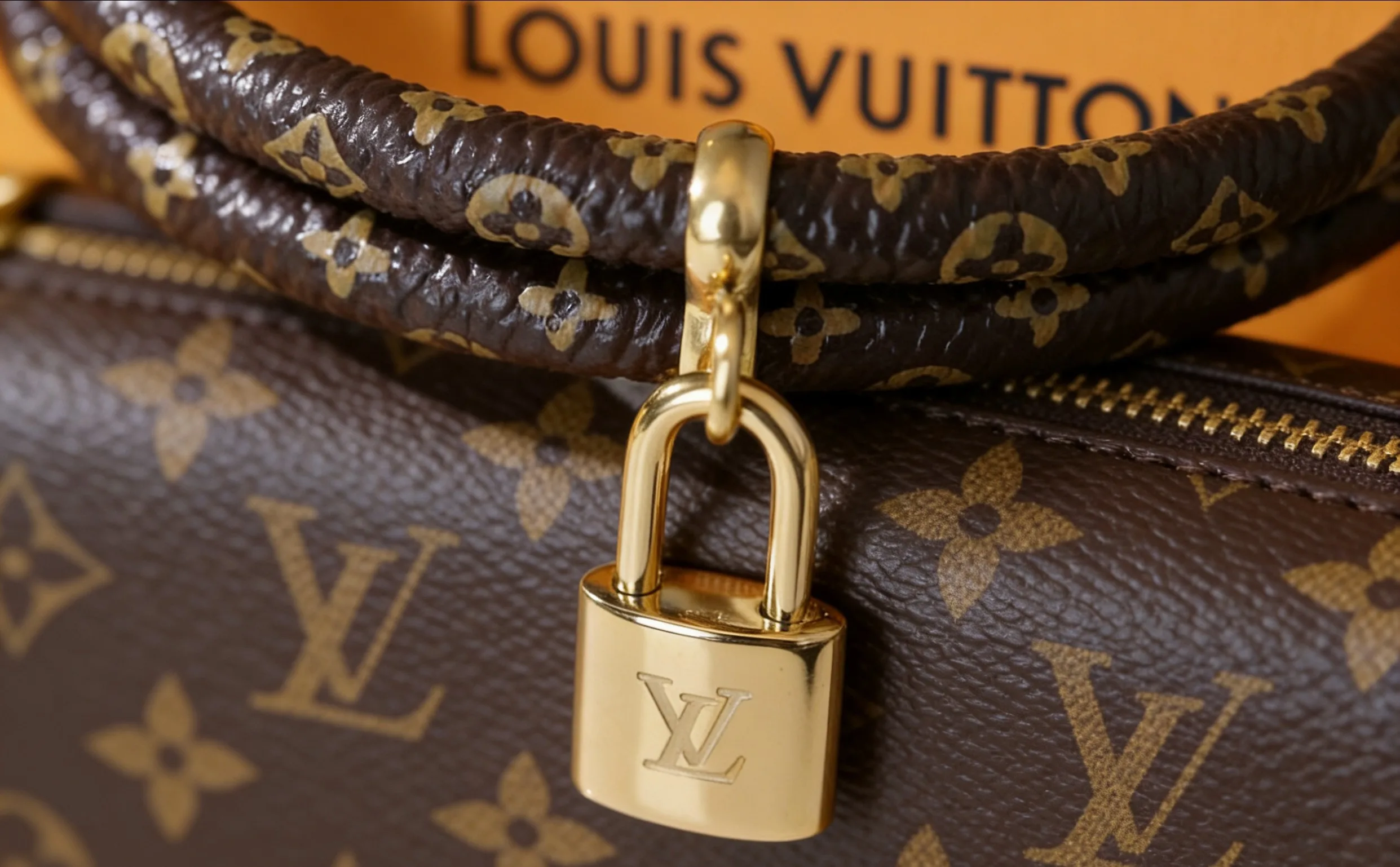 Louis Vuitton LV Keep It Twice M8109E