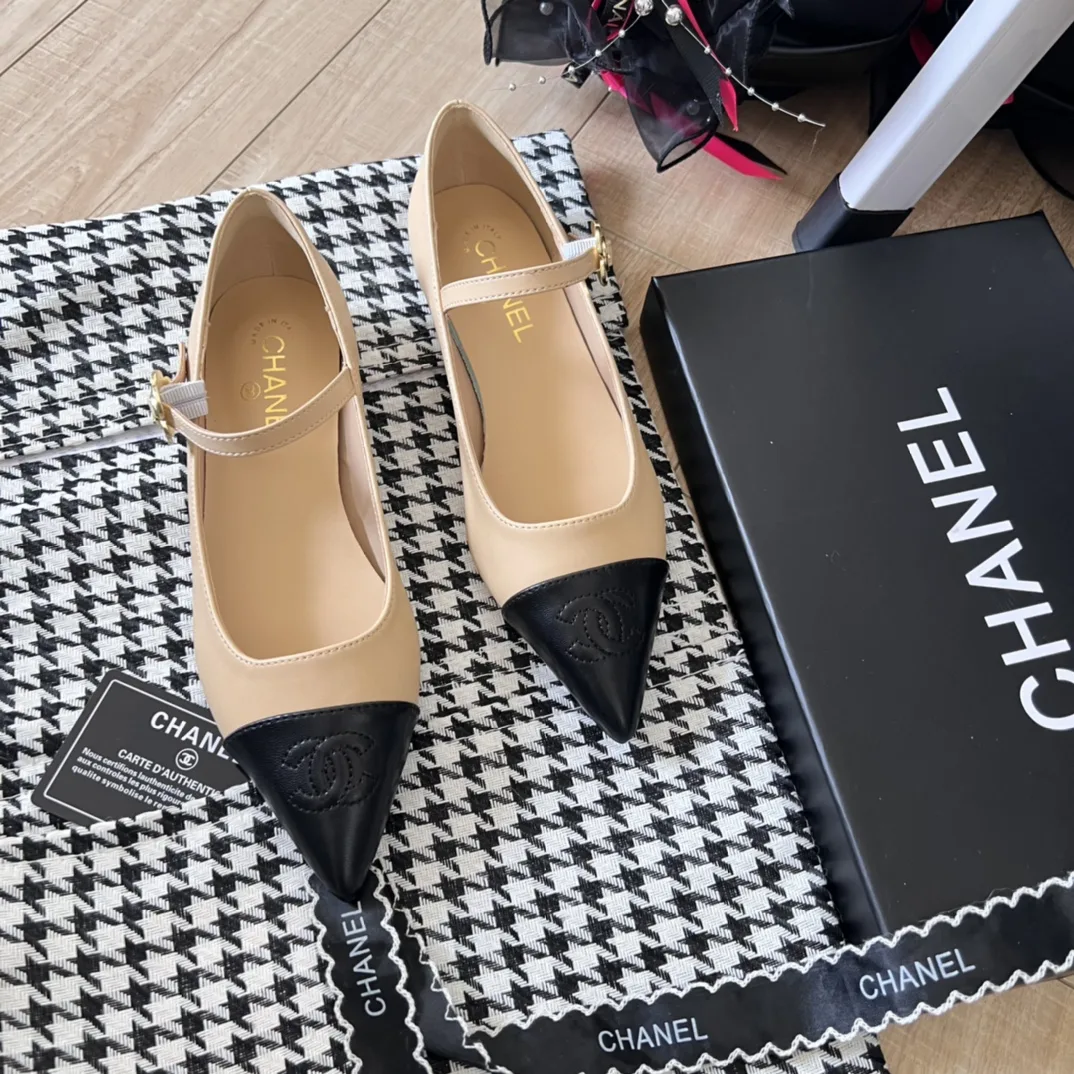 Chanel Pointed Toe Doll Shoes With Gold Flower In Beige Secondary image
