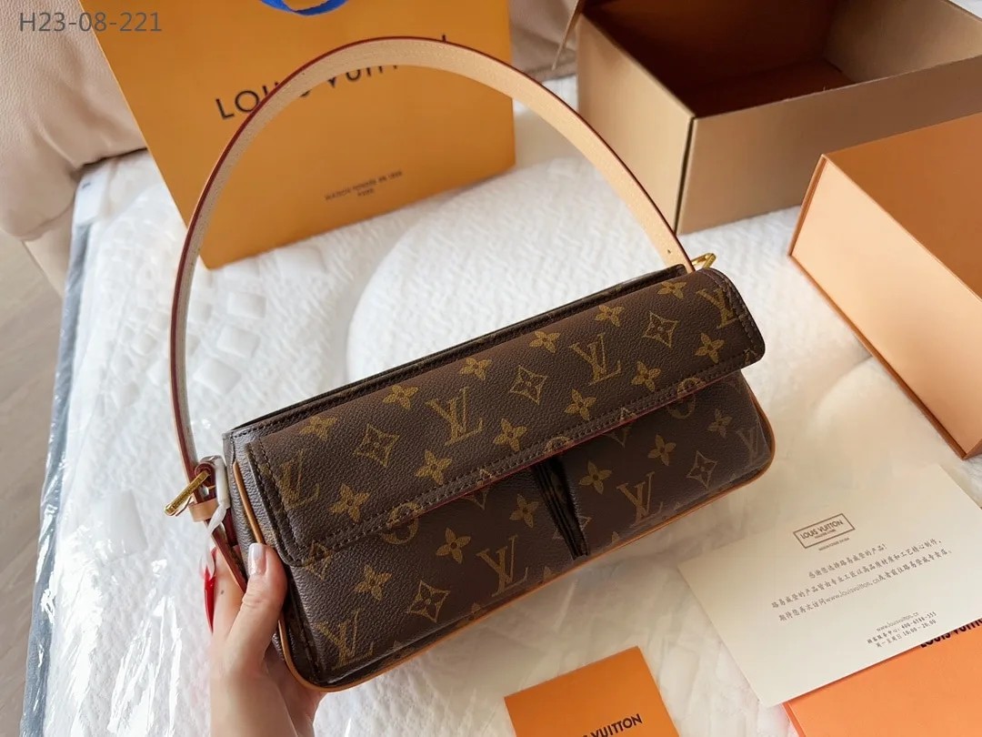 Louis Vuitton Viva Cite Mm In Monogram Canvas 30Cm Secondary image
