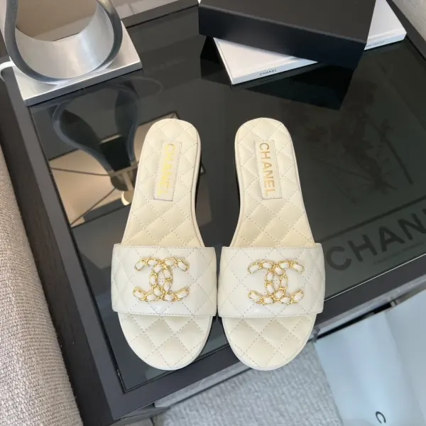 Chanel 23P Quilted Cc Chain Mule Sandal White
